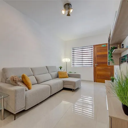 Modern & Cozy 3br Maisonette With Private Terrace In Marsascala By 360 Estates