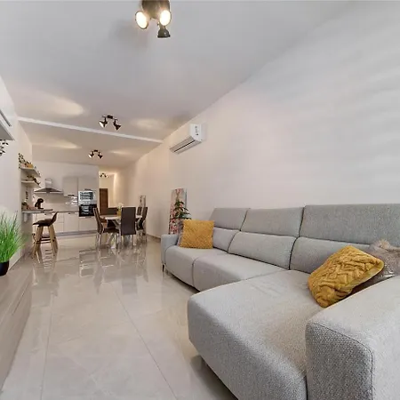Modern & Cozy 3br Maisonette With Private Terrace In Marsascala By 360 Estates *