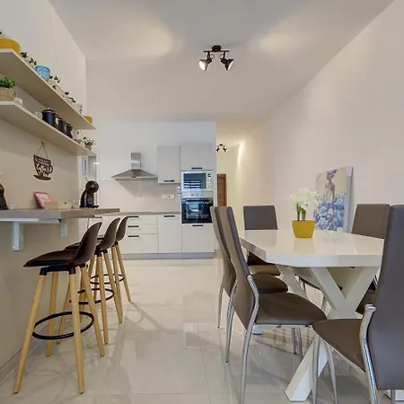 Modern & Cozy 3br Maisonette With Private Terrace In Marsascala By 360 Estates