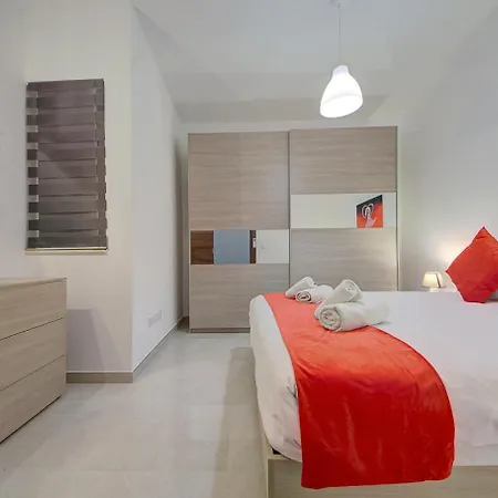 Modern & Cozy 3br Maisonette With Private Terrace In Marsascala By 360 Estates 마르사스칼라