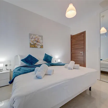 Modern & Cozy 3br Maisonette With Private Terrace In Marsascala By 360 Estates Apartamento
