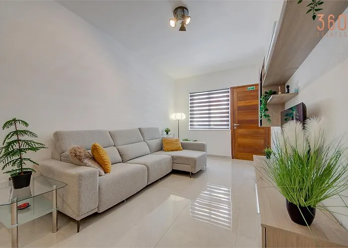 Modern & Cozy 3br Maisonette With Private Terrace In Marsascala By 360 Estates