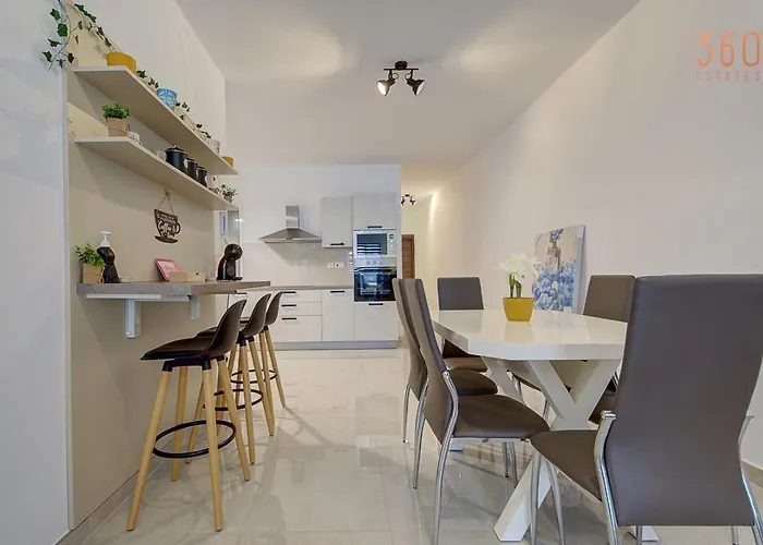 Modern & Cozy 3br Maisonette With Private Terrace In Marsascala By 360 Estates