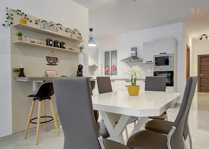 Modern & Cozy 3br Maisonette With Private Terrace In Marsascala By 360 Estates