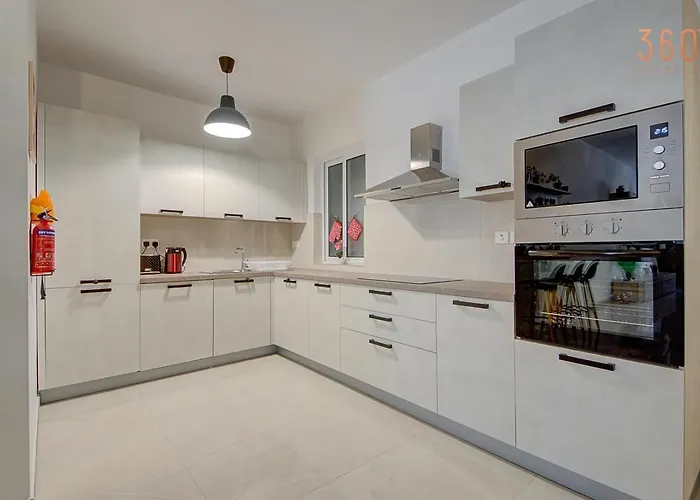 Апартаменты Modern & Cozy 3br Maisonette With Private Terrace In Marsascala By 360 Estates Марсаскала